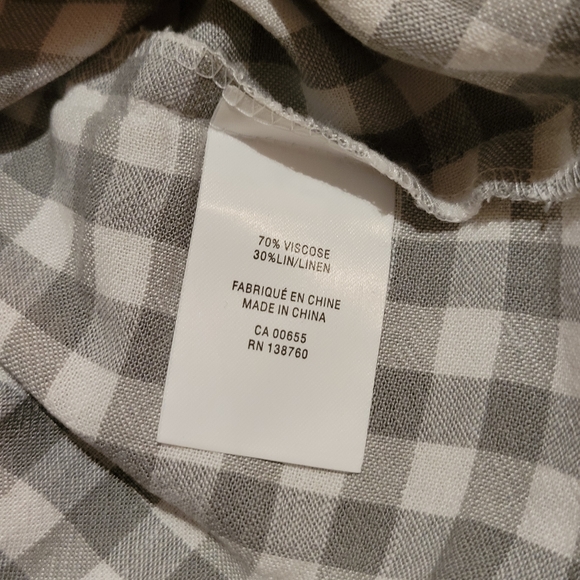 BNWOT linen blend sage green gingham sleeveless blouse - Picture 3 of 3